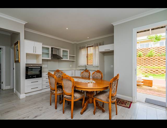 2 BEDROOM SECTIONAL TITLE FOR SALE IN KINDLEWOOD ESTATE